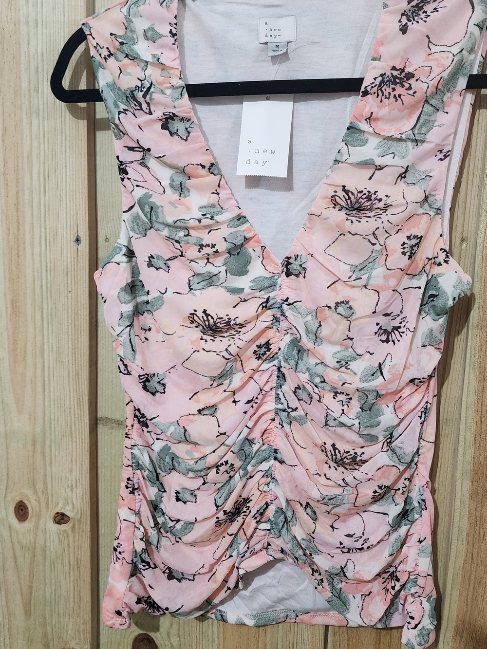 "a new day" Floral V-Neck Ruched Sleeveless Top. NWT Target Brand ♡